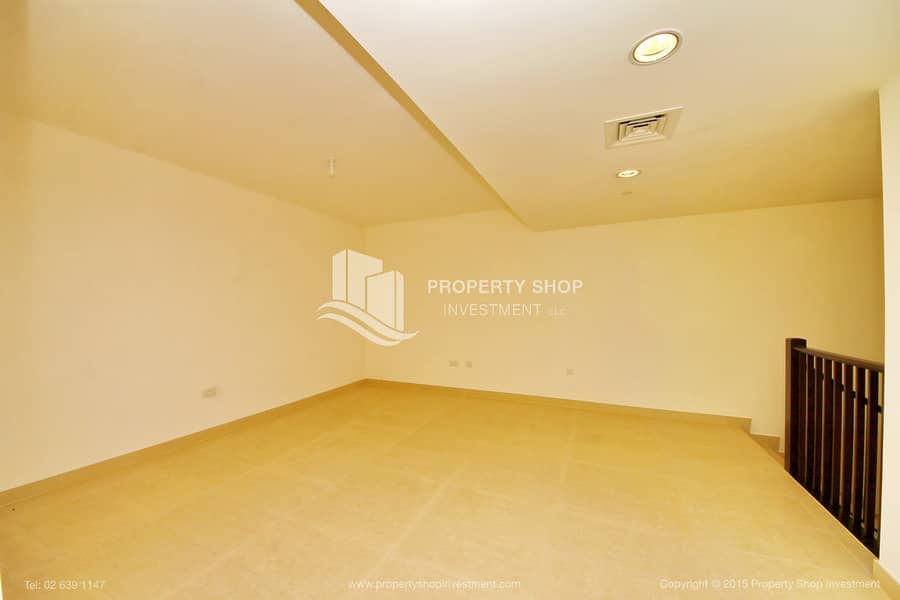 5 3-br-townhouse-abu-dhabi-al-raha-beach-al-zeina-tower-a-family-room. JPG