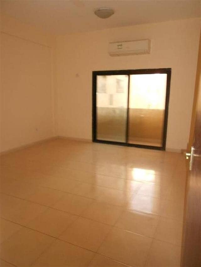 شقة في الند القاسمية 1 غرف 22000 درهم - 4109826