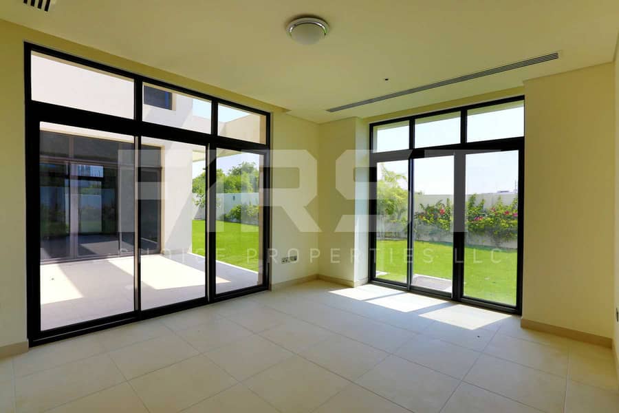 6 Internal Photo of 5 Bedroom Villa in West Yas Yas Island Abu Dhabi UAE (40). jpg