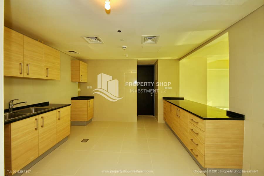 10 3-bedroom-apartment-abu-dhabi-al-reem-island-marina-square-tala-tower-kitchen. JPG