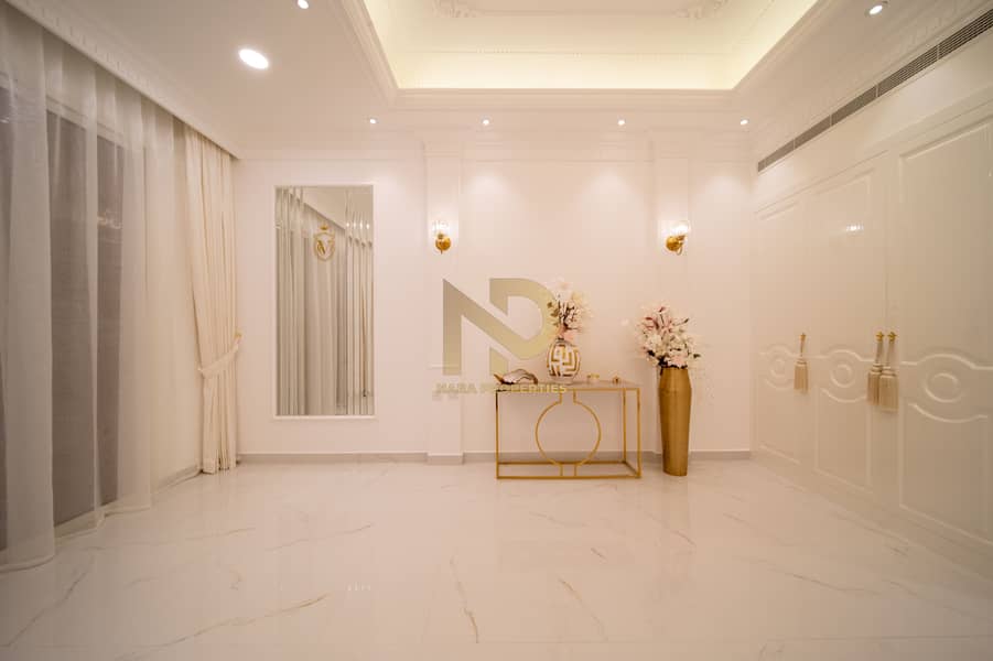 21 Living Room 5. jpg