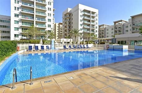 1 Bedroom Apartment for Sale in The Greens, Dubai - pool. jpg