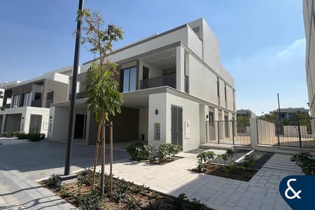 4 Bedroom Villa for Sale in Tilal Al Ghaf, Dubai - Single Row | Closed Kitchen | Live Suite