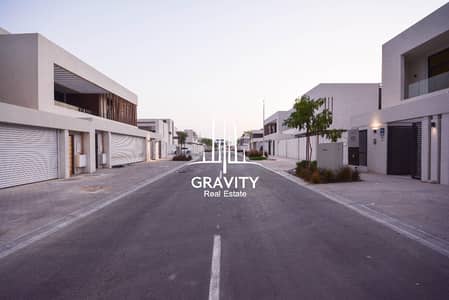 4 Bedroom Villa for Sale in Yas Island, Abu Dhabi - Luxurious w/ a bit of elegance! 4BR Villa in West Yas 4 Bedroom Villa for Sale in Yas Island, Abu Dhabi - Luxurious w/ a bit of elegance! 4BR Villa in West Yas