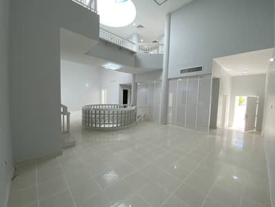 Full Renovated , Huge Majlis , Prime Location , Basement Parking.