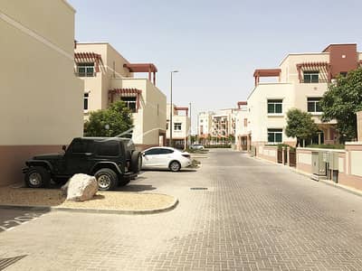 2 Bedroom Flat for Sale in Al Ghadeer, Abu Dhabi - Stunning 2BR| Prime Area |Rented| Top Facilities