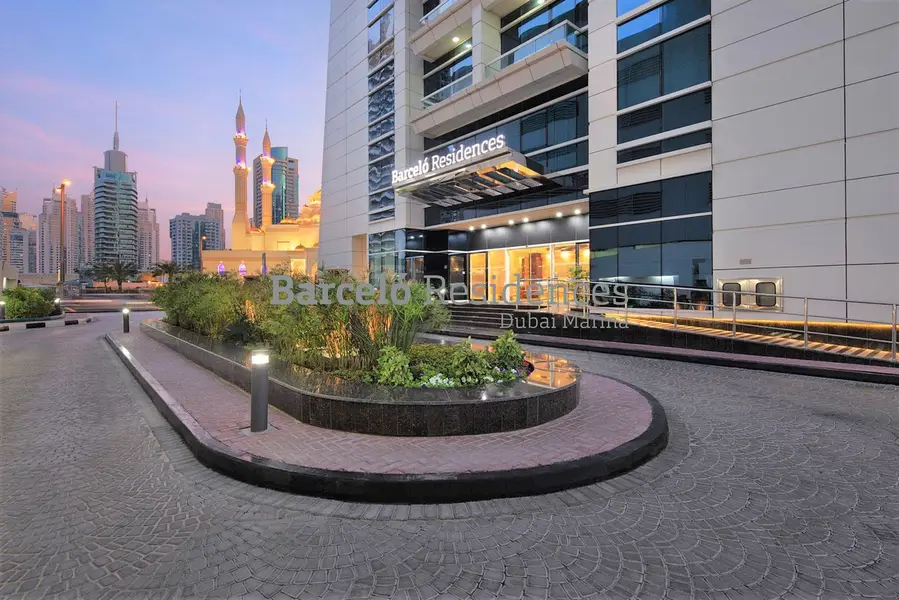 Daily Offer - Large layout - Sea View - Fully Serviced - Two Bedroom Apartment - All Taxes Included - No Commission - Balcony