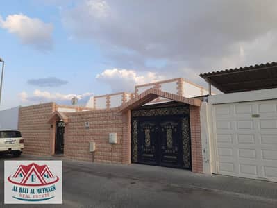 Clean four bedroom villa with air conditioners in Al-Hazana