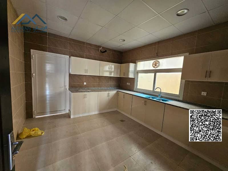 12 b71f76a8-8970-4490-82d2-bed021e6070f. jpg