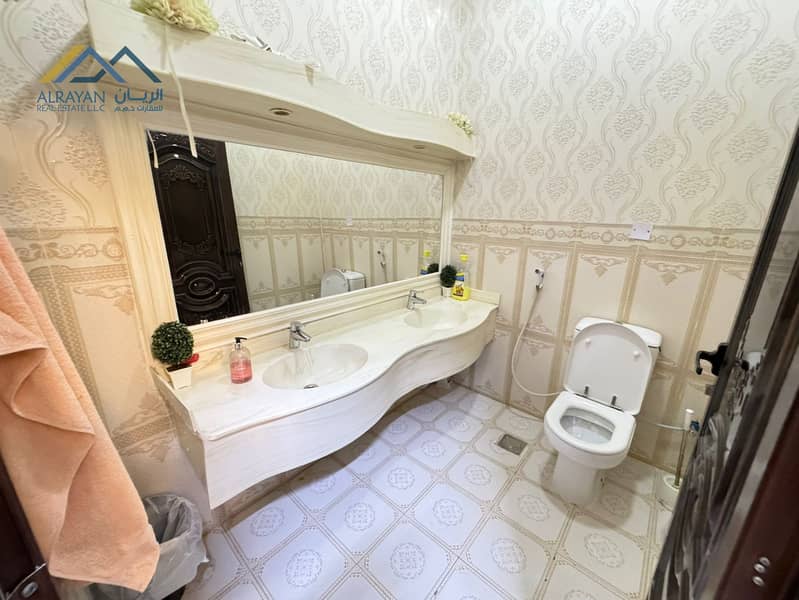 16 41362960-f4c5-4799-bb14-1bed28167da0. jpg