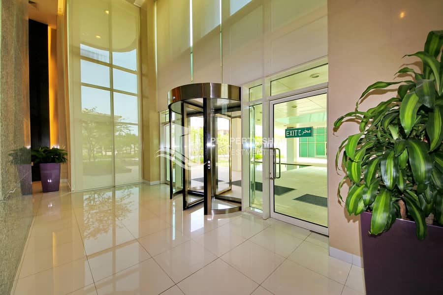 5 abu-dhabi-al-reem-island-marina-square-community-building-entrance. JPG
