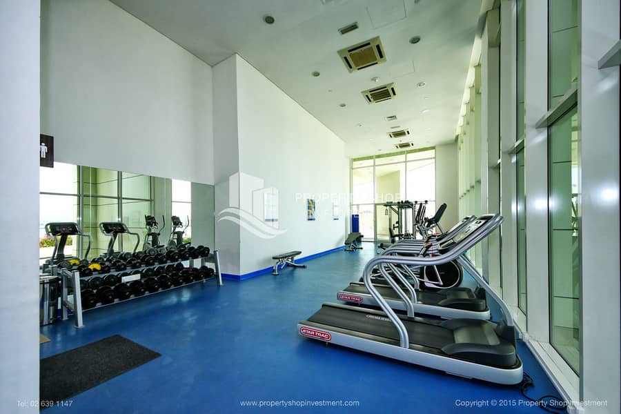 8 abu-dhabi-al-reem-island-marina-square-rak-tower-community-gym. JPG