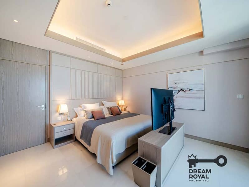8 JBR_Five_Lux_406_Compressed16. jpg
