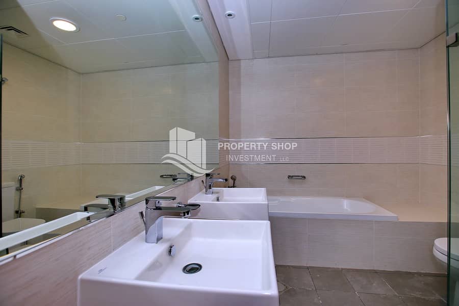 14 3-br-apartment-al-reem-island-shams-abu-dhabi-gate-tower-2-master-bathroom. JPG