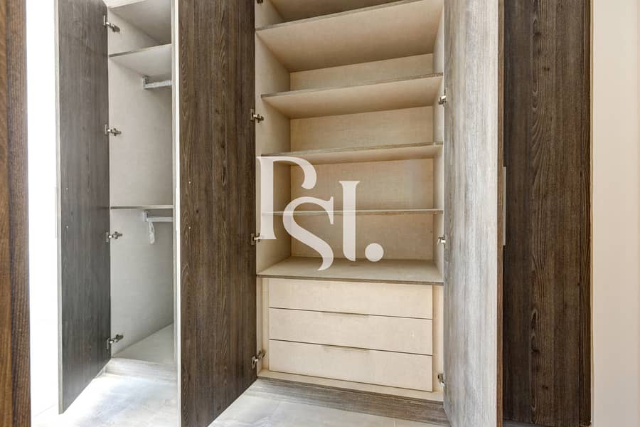 9 3-bedroom-yas-acres-th-361-3y-closet-. jpg