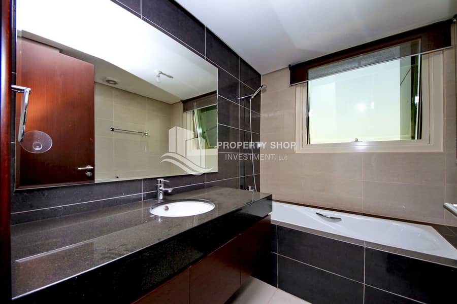 10 2-bedroom-apartment-al-reem-island-marina-square-marina-blue-master-bathroom. JPG