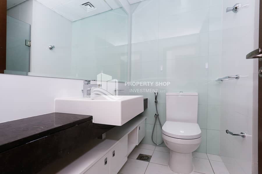 11 gate-tower-1-shams-abu-dhabi-al-reem-island-bathroom (2). JPG