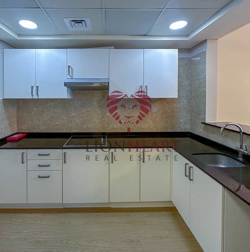 5 kitchen area(2). jpg
