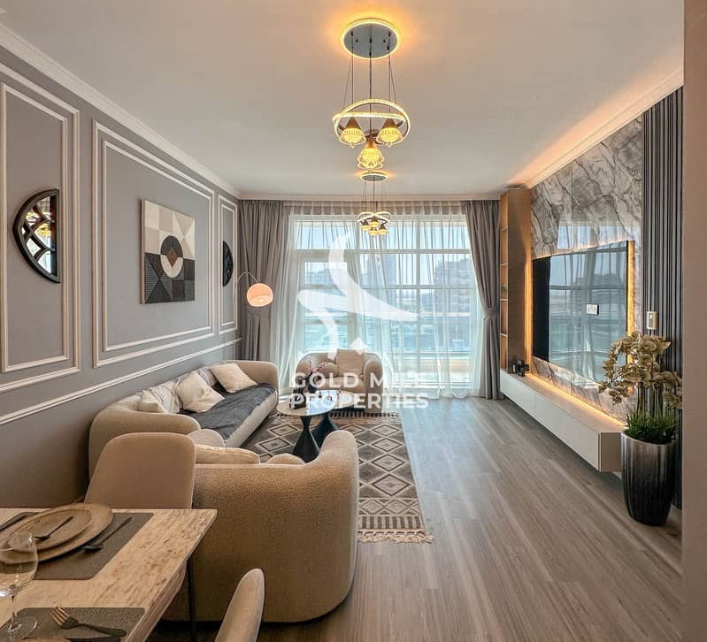 6 living room. jpg