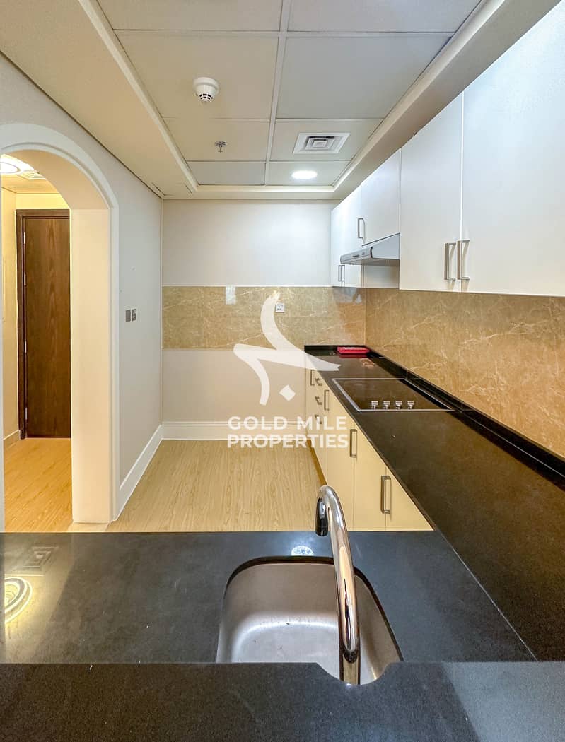 5 kitchen area. jpg