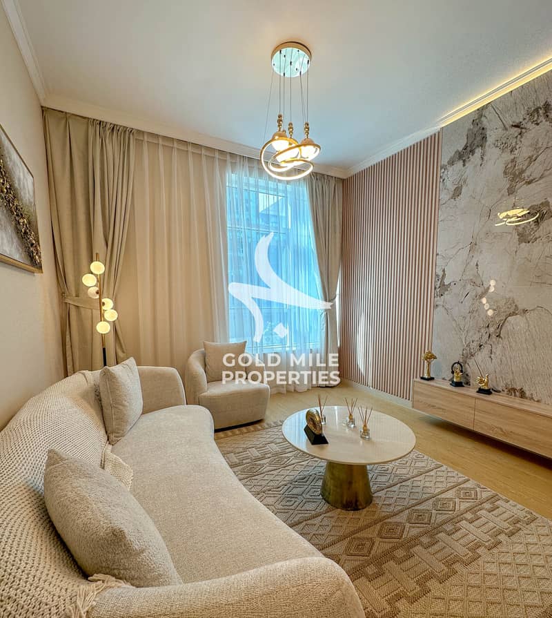9 living area(1). jpg