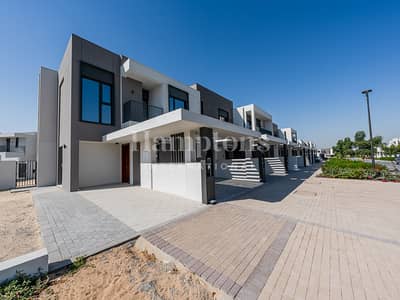 4 Bedroom Villa for Rent in Dubai South, Dubai - Huge Plot | Near Amenities | Ready To Move In