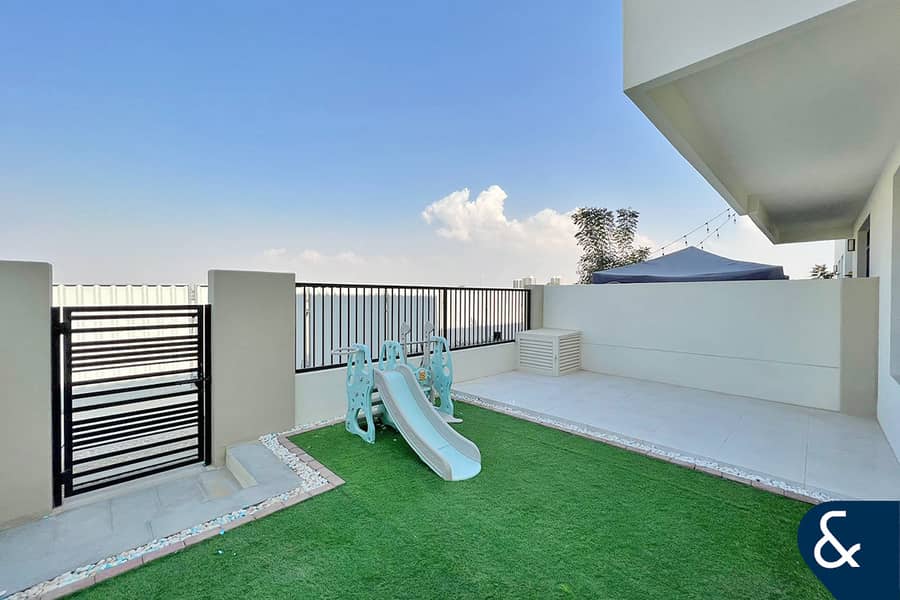 Exclusive | Single Row | Landscaped Garden