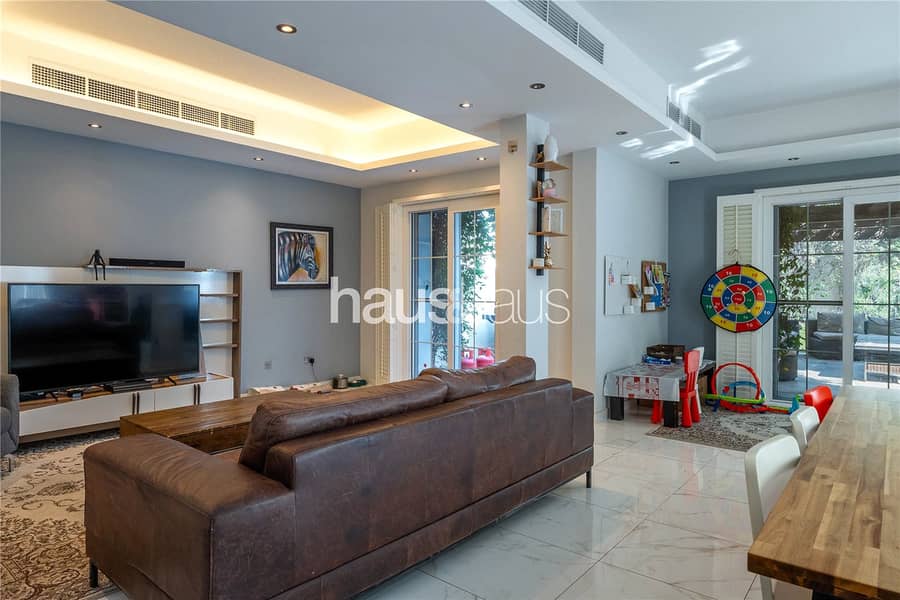 Large Plot | Remodeled | Upgraded | End Unit Large Plot | Remodeled | Upgraded | End Unit