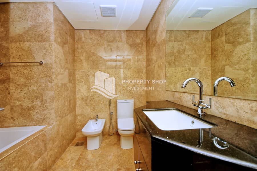 8 1-bedroom-apartment-al-reem-island-marina-square-ocean-terrace-bathroom. JPG