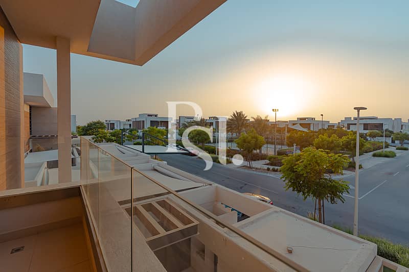 13 west-yas-abu-dhabi-yas-island-balcony (1). JPG