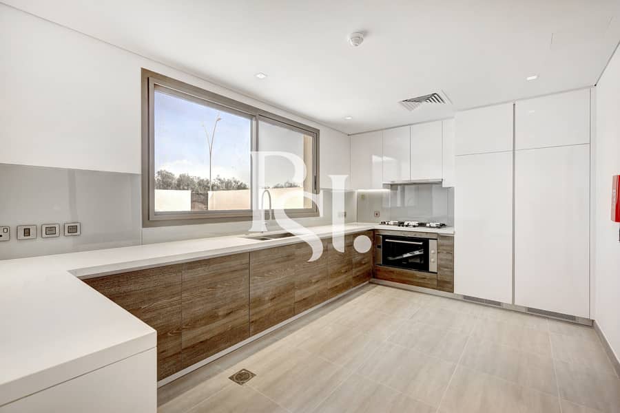 5 3-bedroom-yas-acres-th-361-3y -kitchen-. jpg