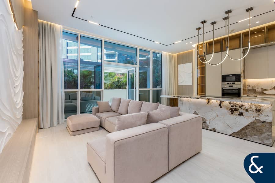 Stunning 2 Bed With Private Garden | VOT Stunning 2 Bed With Private Garden | VOT
