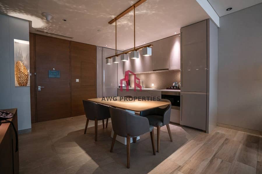 4 Classic  1  bedroom apartment kitchen. jpg