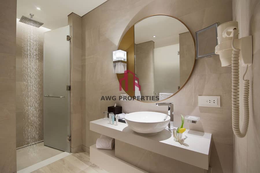 15 Studio king bathroom. jpg