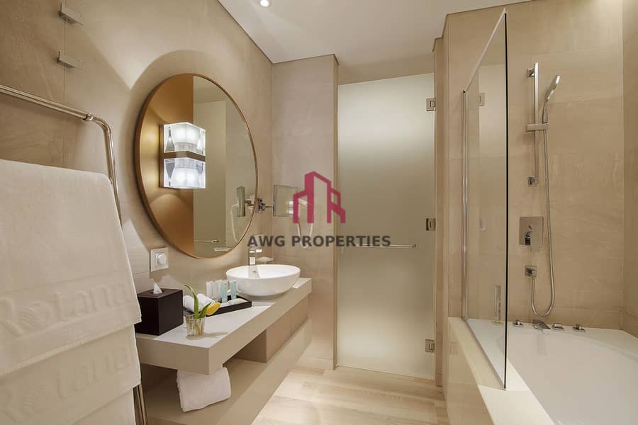 18 Studio twin bathroom. jpg
