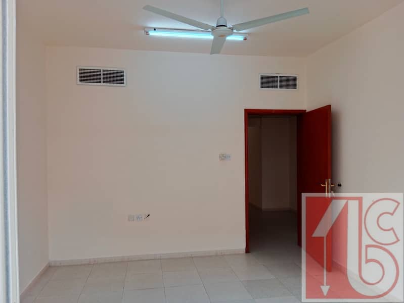 10 The 1st Bedroom - الغرفة الاولى