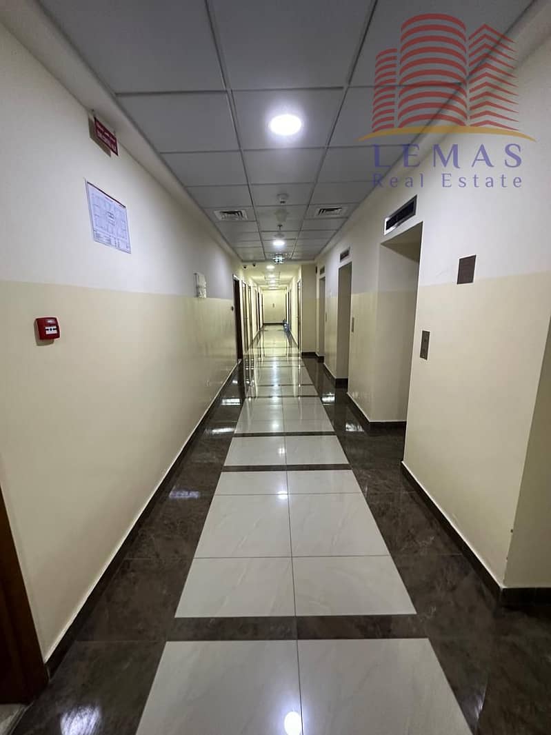 4 7f695ee2-7513-4870-adb7-59107b22fe57. jpg