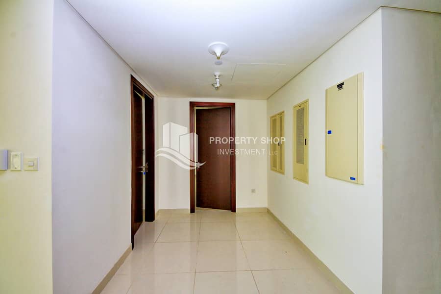 7 2-bedroom-apartment-al-reem-island-marina-square-marina-blue-foyer. JPG