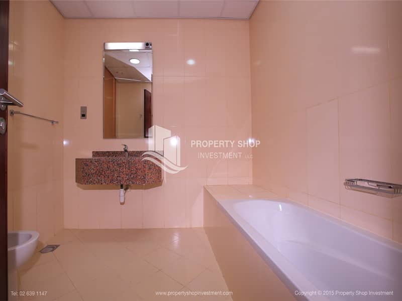 8 portals template_0006_studio-apartment-abu-dhabi-al-reem-island-city-of-lights-hydra-avenue-bathroom-1. jpg