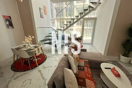 Stunning Fully Furnished Duplex /  Oasis !