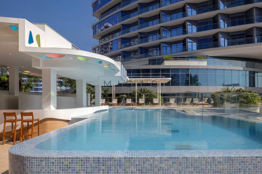 12 Outdoor Swimming Pool JOCH_002_051223. jpg