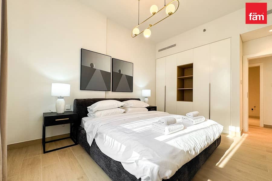 Top Floor | Vacant | Bright Unit | High Ceilings