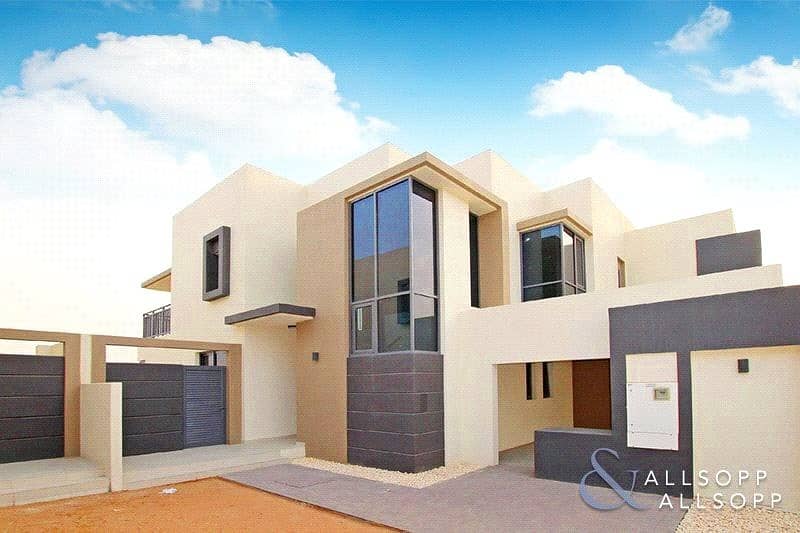 Exclusive | Next To Park & Pool | 4 Beds