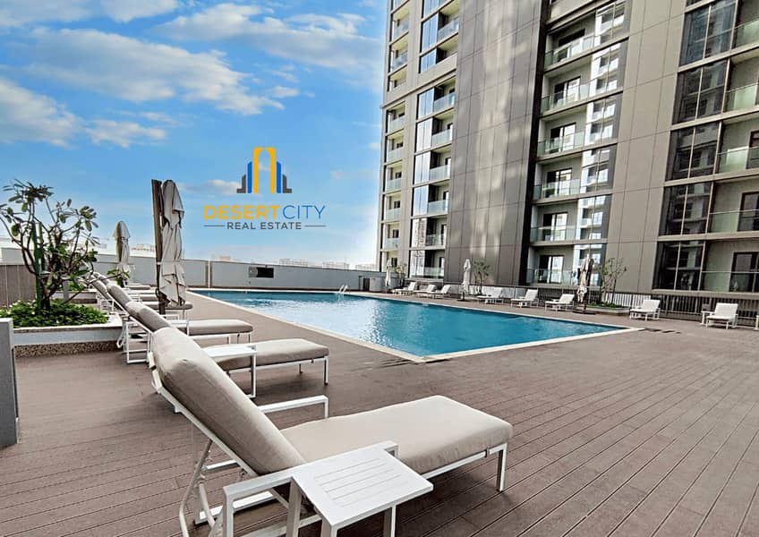 31 Swimming pool with sunloungers