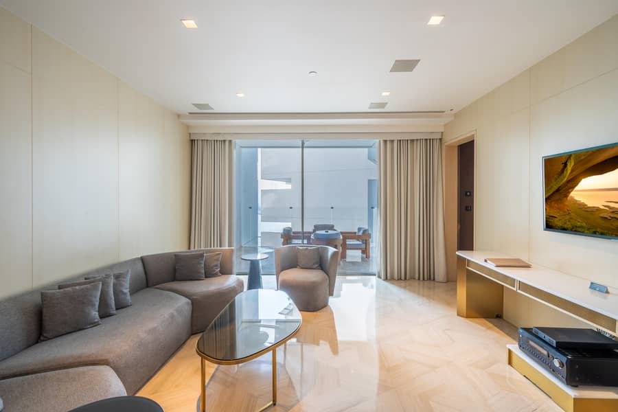 Luxury Living | High Floor | Beach Access Luxury Living | High Floor | Beach Access