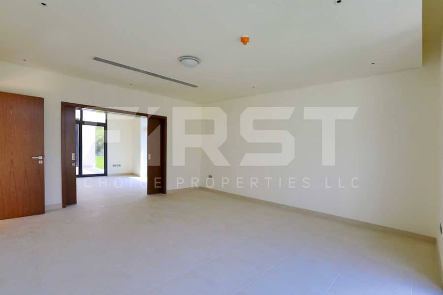 14 Internal Photo of 5 Bedroom Villa in West Yas Yas Island Abu Dhabi UAE (43). jpg