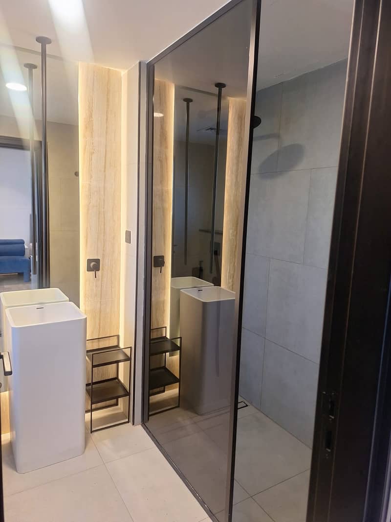 19 Bathroom. jpeg