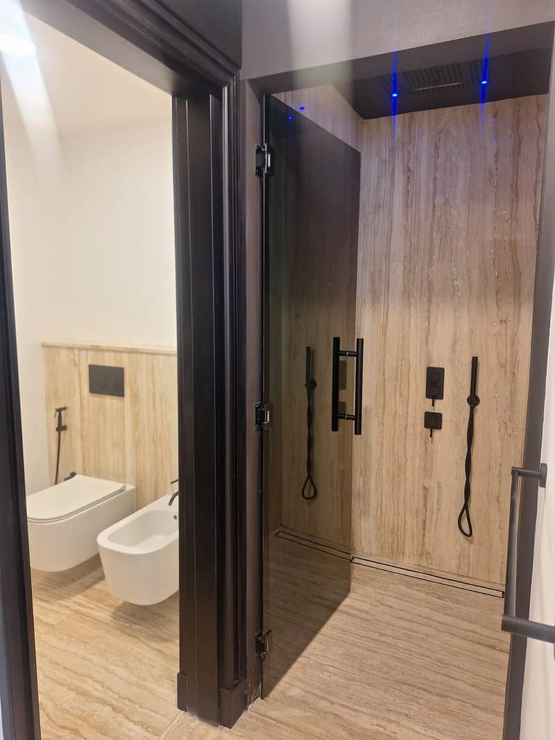 24 Master Bathroom 1. jpeg