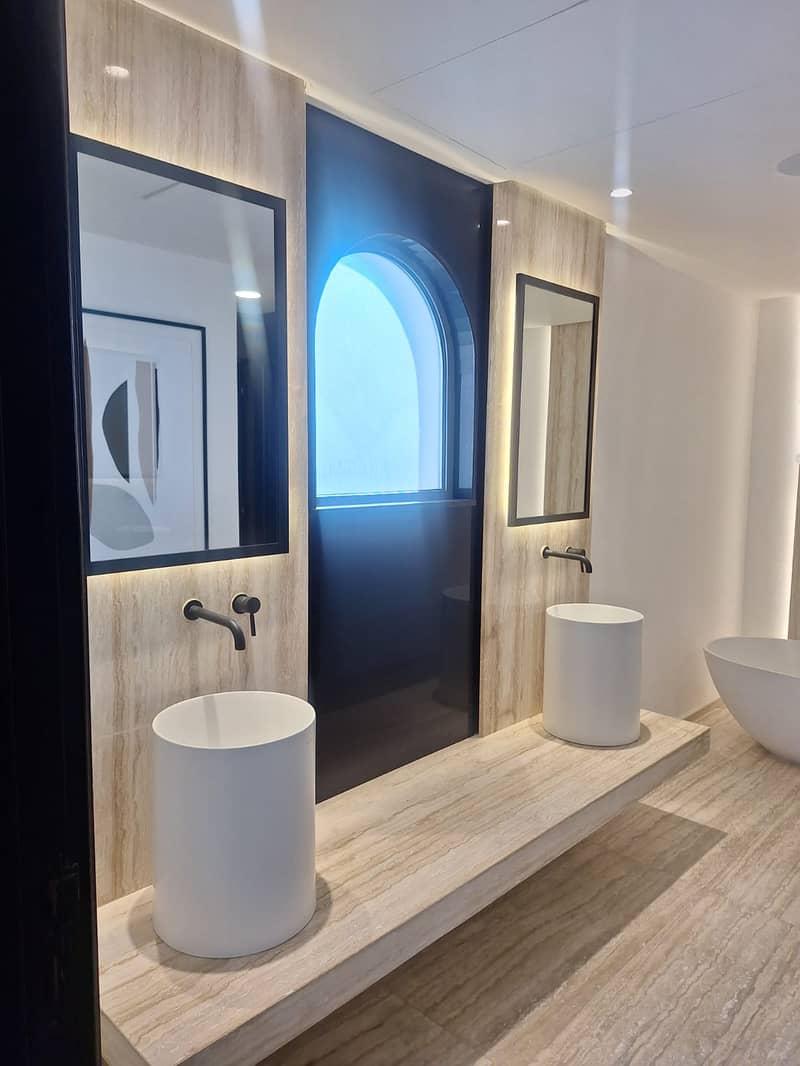 26 Master Bathroom. jpeg