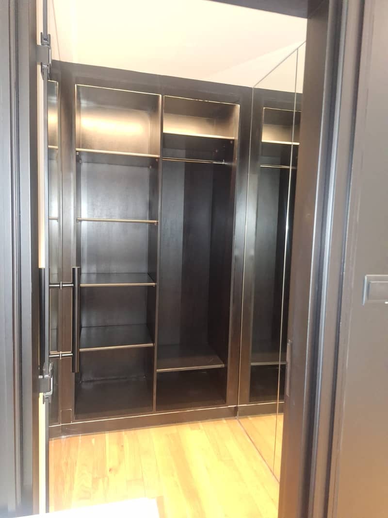 27 Master Room Wardrobe. jpeg